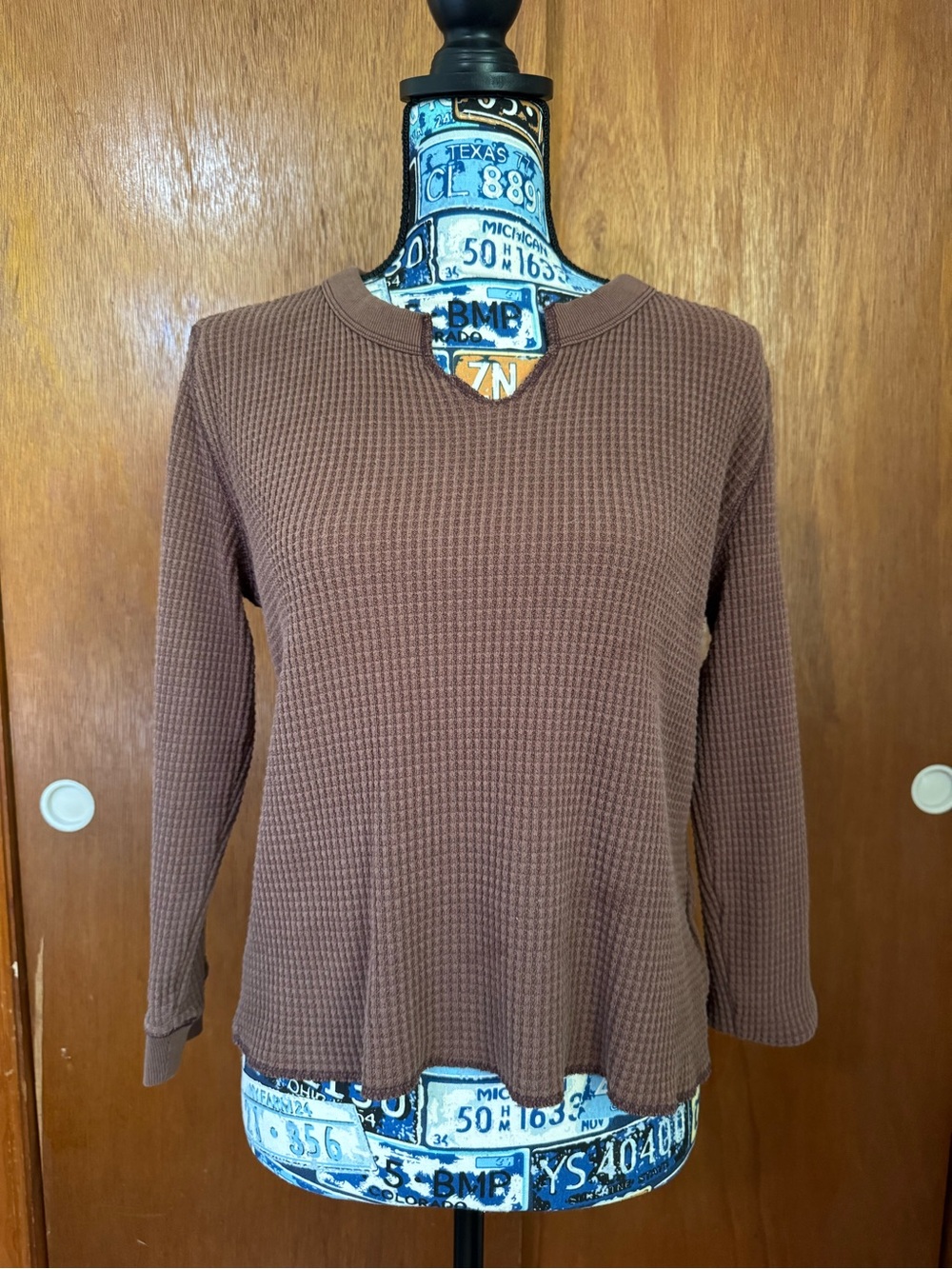 Women's Brown Waffle Knit Split-Neck Long-Sleeve Top, Small